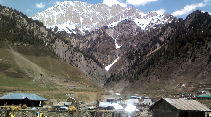 Kashmir Houseboat, Houseboat in Kashmir, 5 star house boat in Kashmir